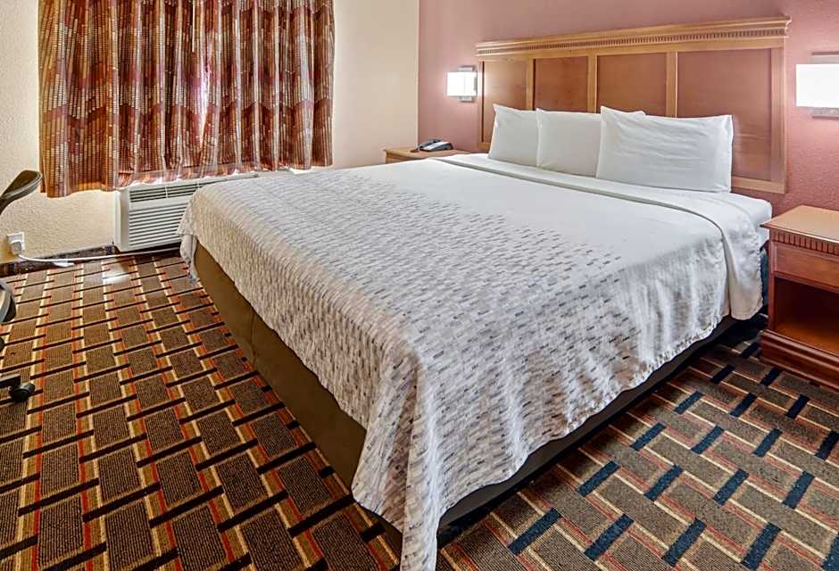 Photo 1 of 1 of 1 King Bed, Smoking