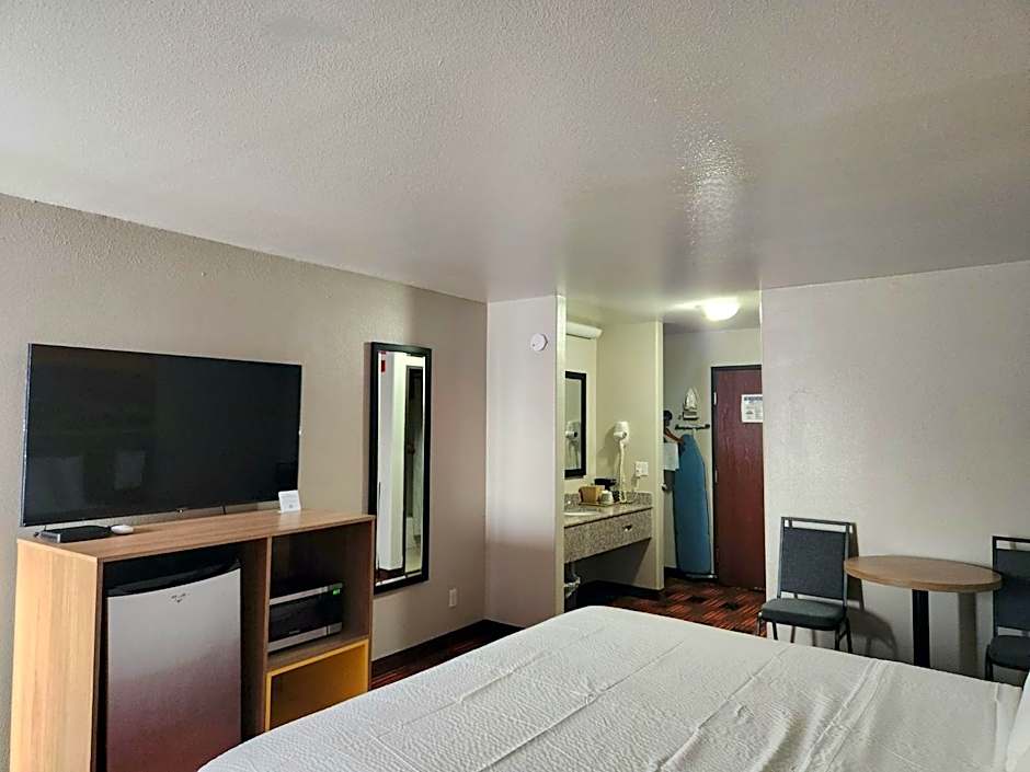 Days Inn by Wyndham Lumberton