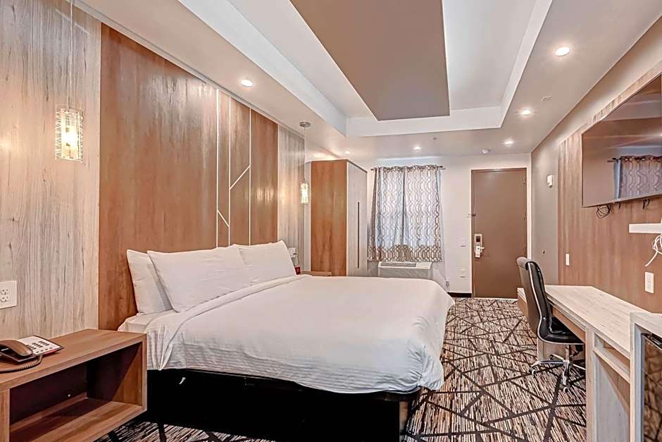 Comfeeni Inn and Suites