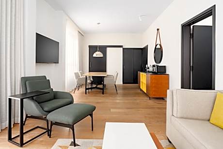 One-Bedroom King Suite