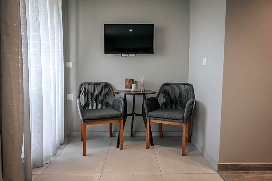 Elizabeth Queen Luxury Rooms