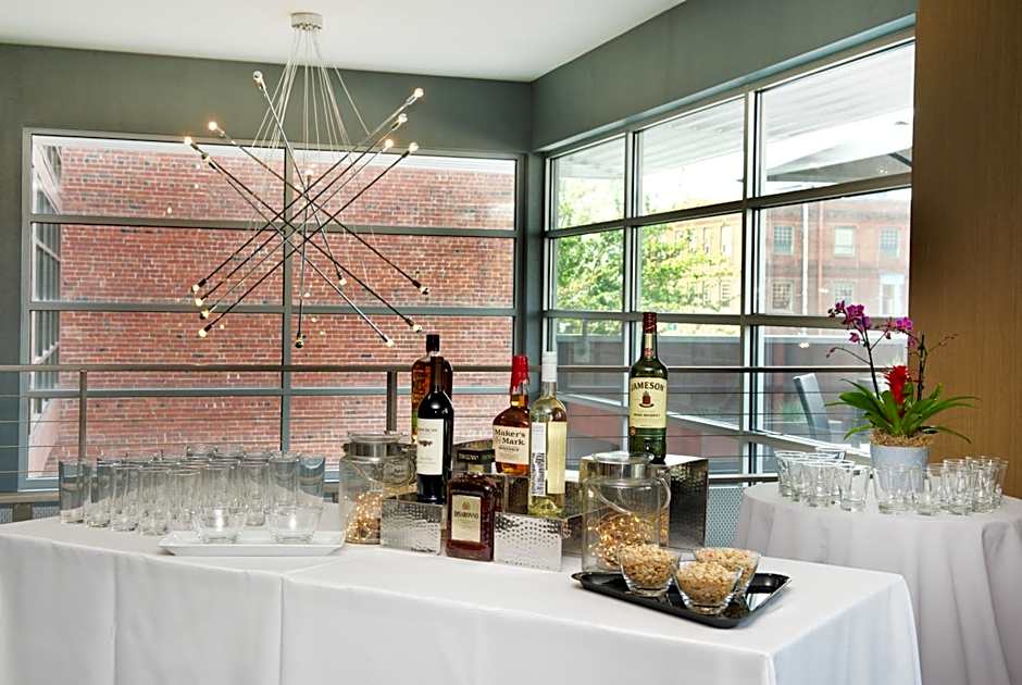 Courtyard by Marriott Seattle Everett Downtown