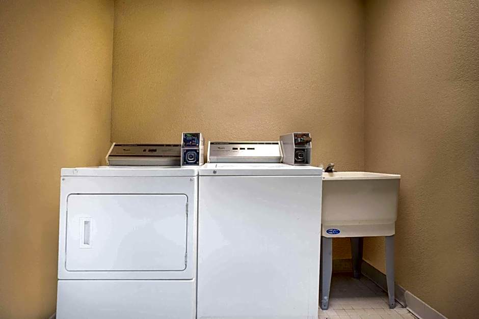 Super 8 by Wyndham Harrison OH