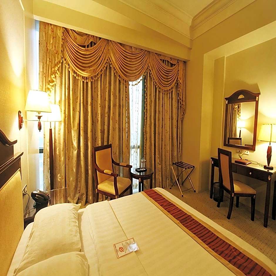 Sarrosa International Hotel And Residential Suites
