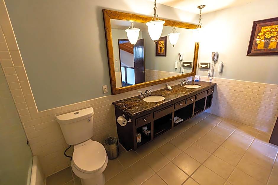 The Mammoth Creek Inn