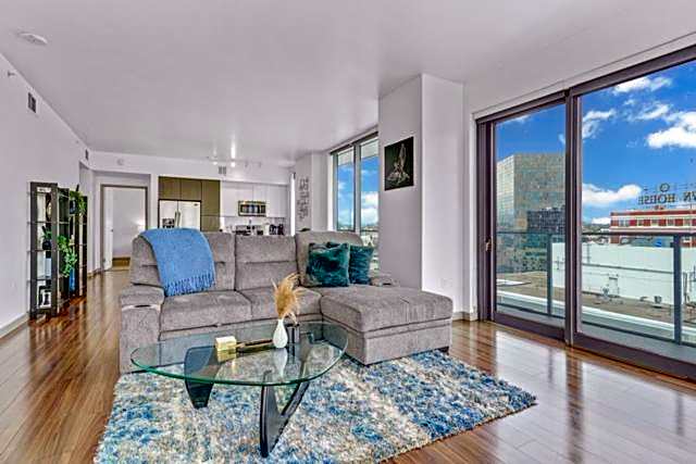 Modern Luxury 2 Bed with Panoramic City Views in Downtown LA
