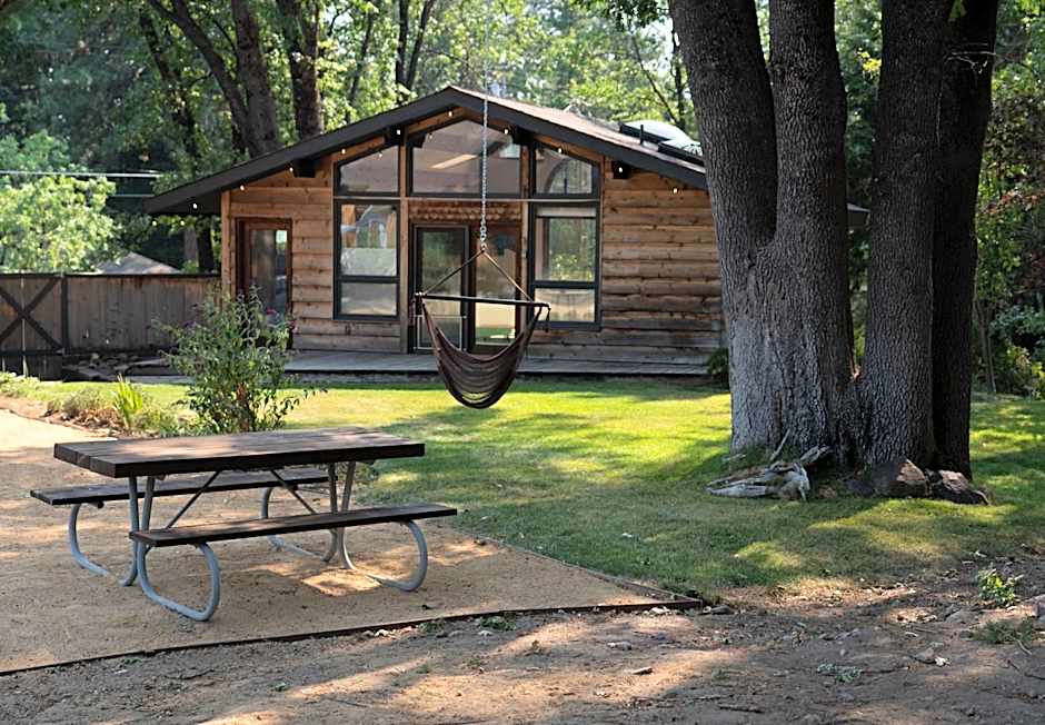 Basecamp Lodge