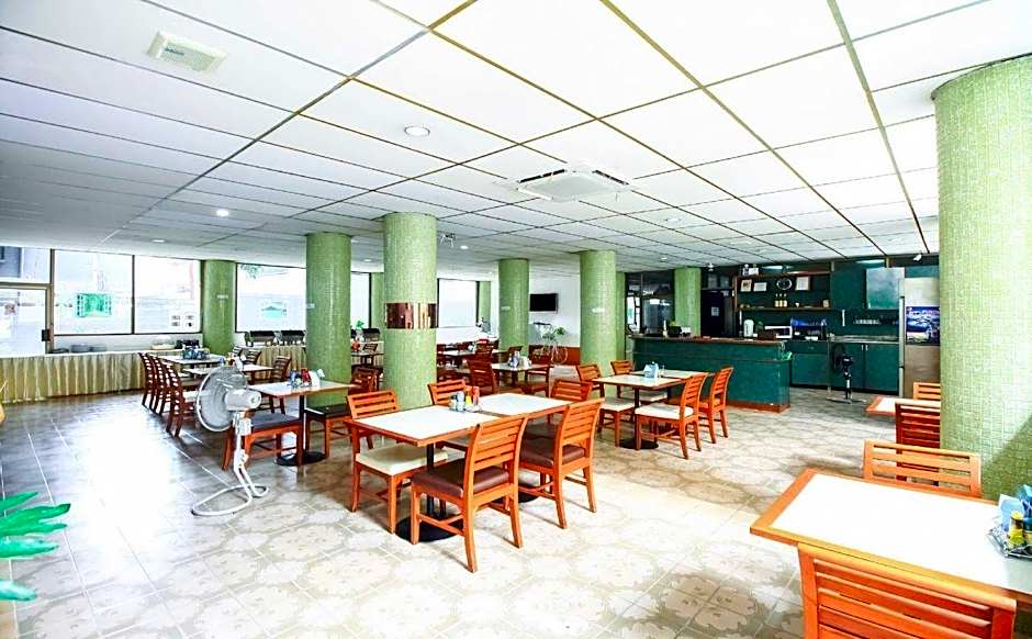 Crown Bts Nana Hotel