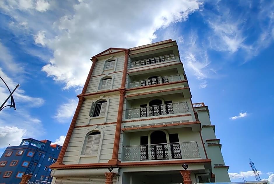 Goroomgo Jheel Mahal New Town West Bengal