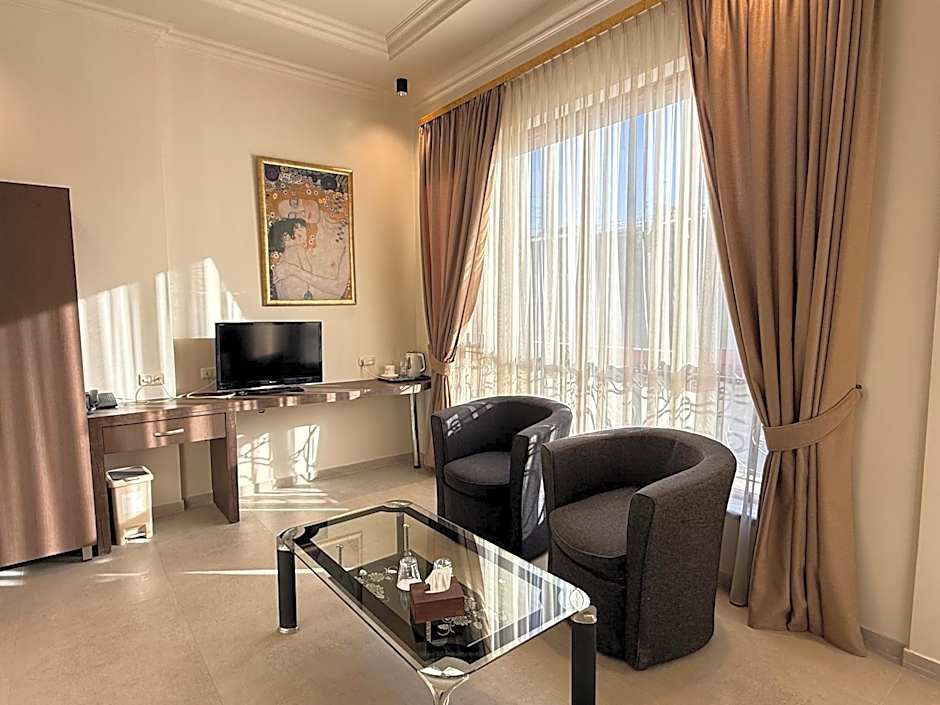 Yerevan Deluxe Hotel
