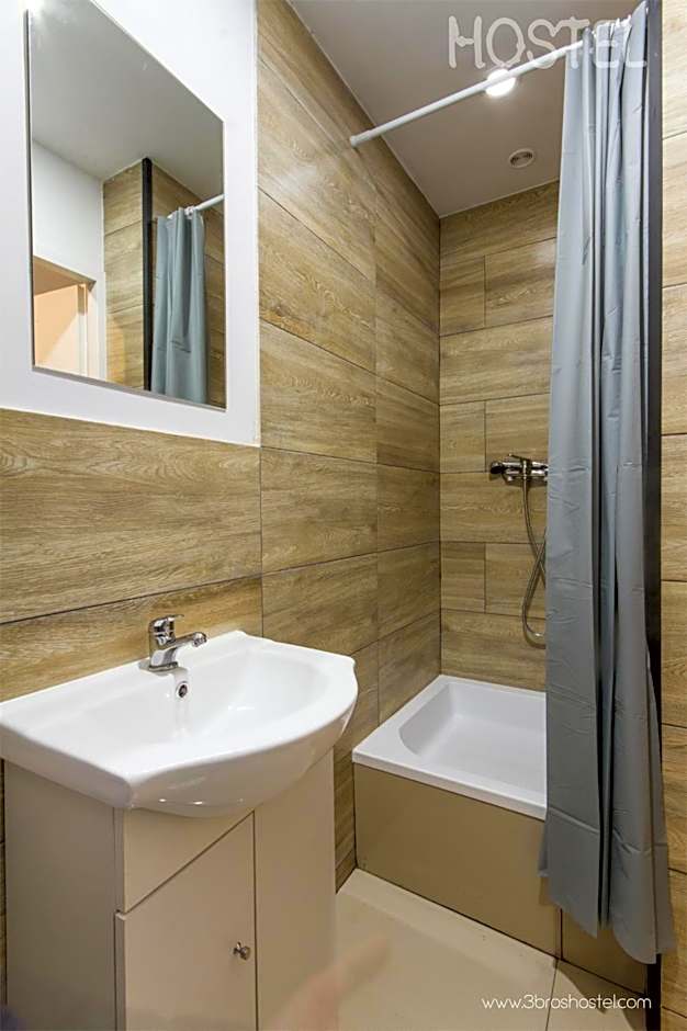 3 Bros' Hostel Cieszyn