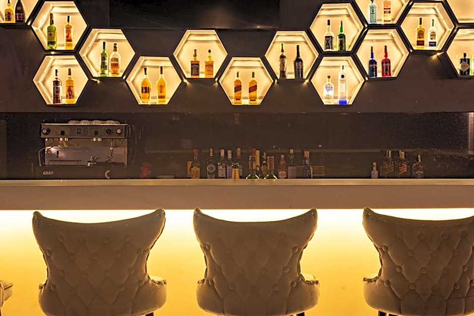 CySuites Apartment Hotel