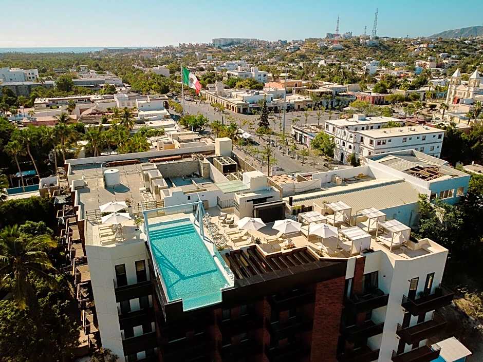 Flamboyan Hotel & Residences