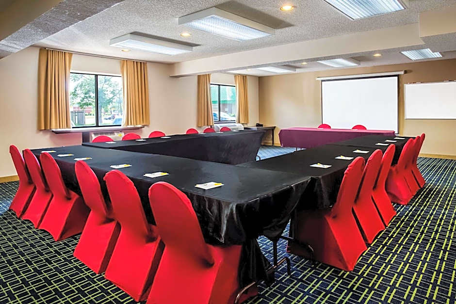 Days Inn & Suites by Wyndham Stevens Point