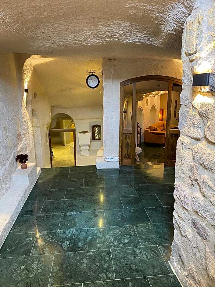 Abu Hayat Cave Suites