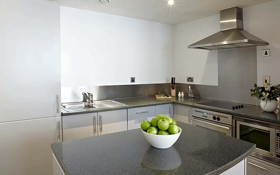 196 Bishopsgate Apartments by DMONTRIO