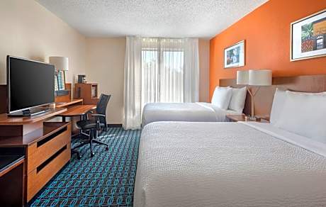 Queen Room with Two Queen Beds and Adapted Tub - Mobility Accessible