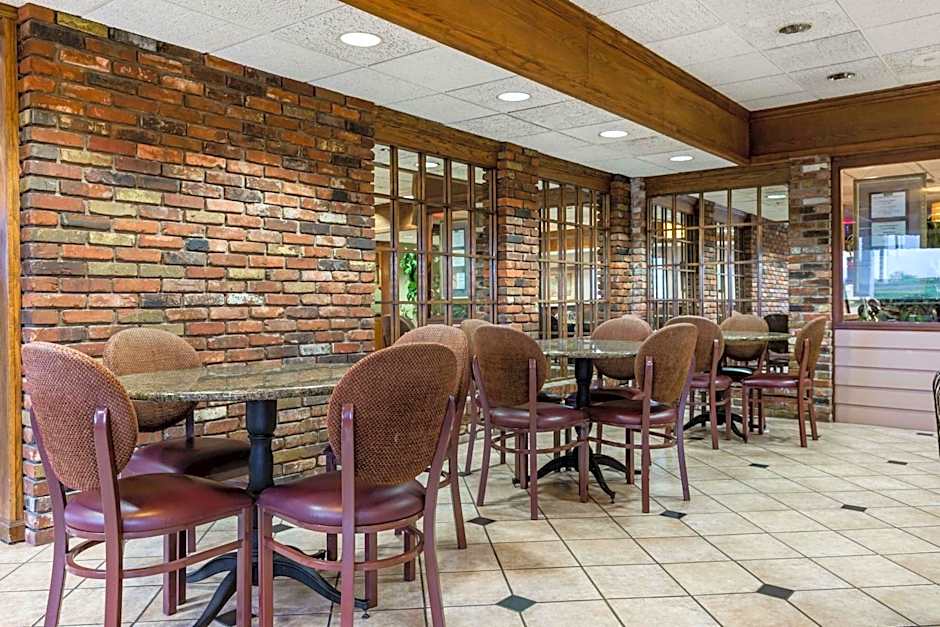 Lamplighter Inn and Suites - North