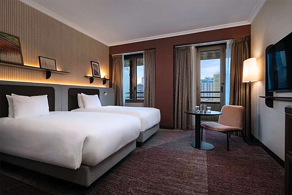 Photo 1 of 2 of Executive 2 Beds