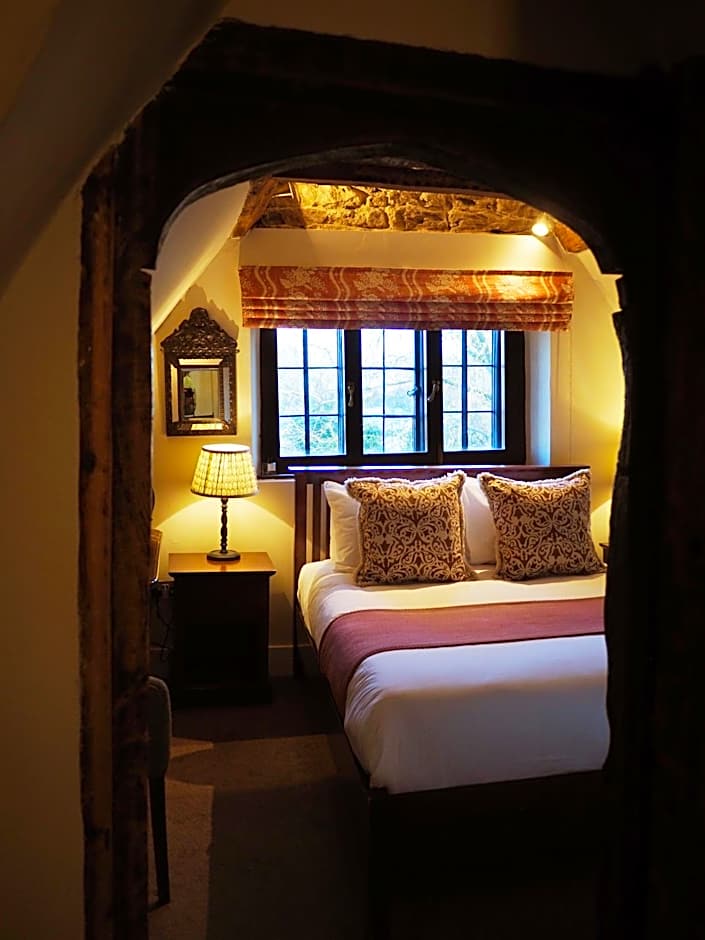 Bear and Ragged Staff