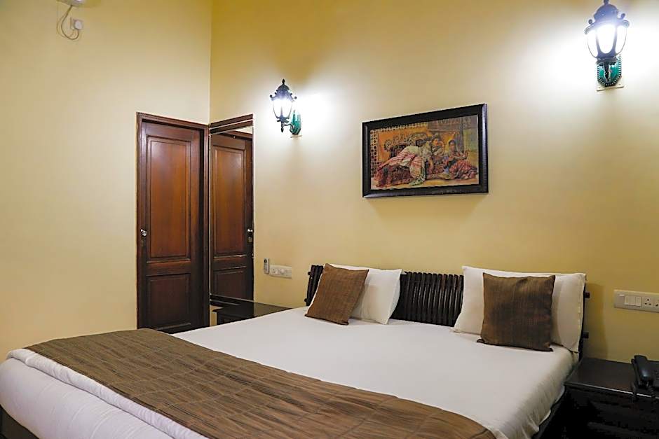 The Colonial Manek Manor by SAH