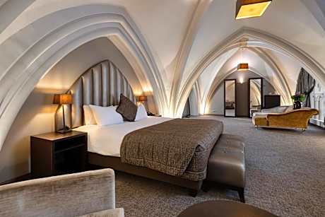 Deluxe Junior Suite in Church area