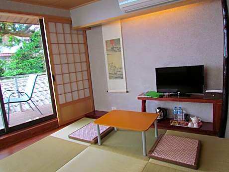 Standard Twin Room with Sea View