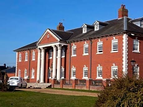 Elme Hall Hotel