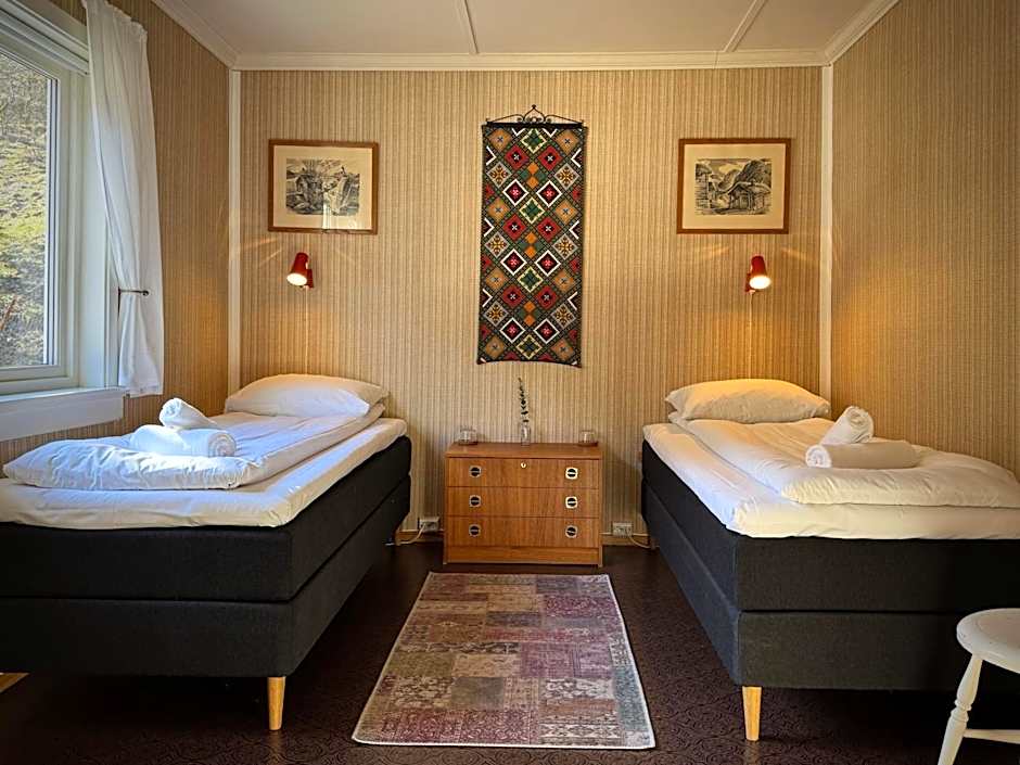 Svingen Guesthouse - Panoramic Fjord Views in Flåm