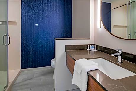 Queen Suite with Two Queen Beds, Lake View and Sofa Bed - Hearing Accessible