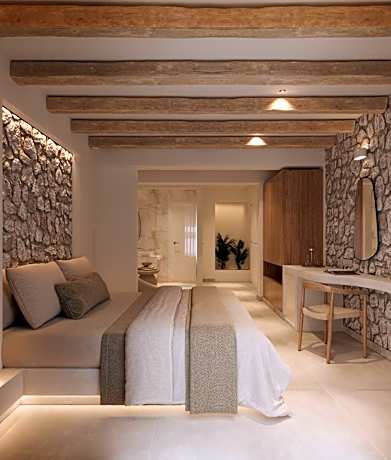 Deluxe Queen Room with Jacuzzi