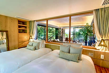 Premium Suite with Mountain and Lake View