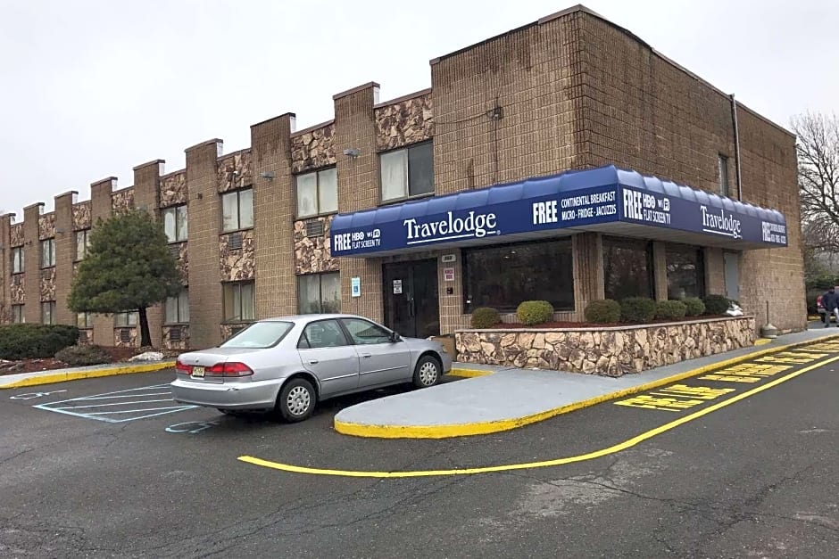 Travelodge by Wyndham Avenel Woodbridge