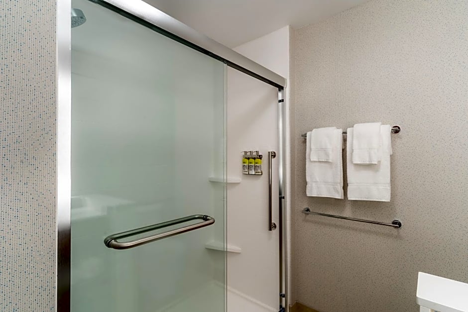 Holiday Inn Express & Suites Milwaukee - West Allis By IHG