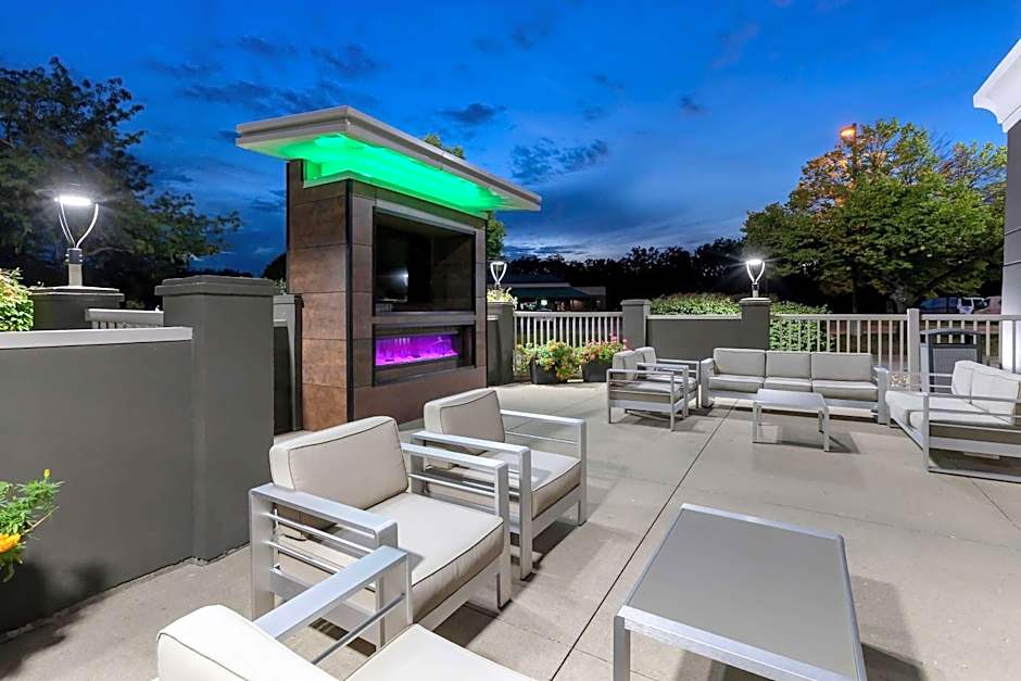 La Quinta Inn & Suites by Wyndham Des Moines West Clive