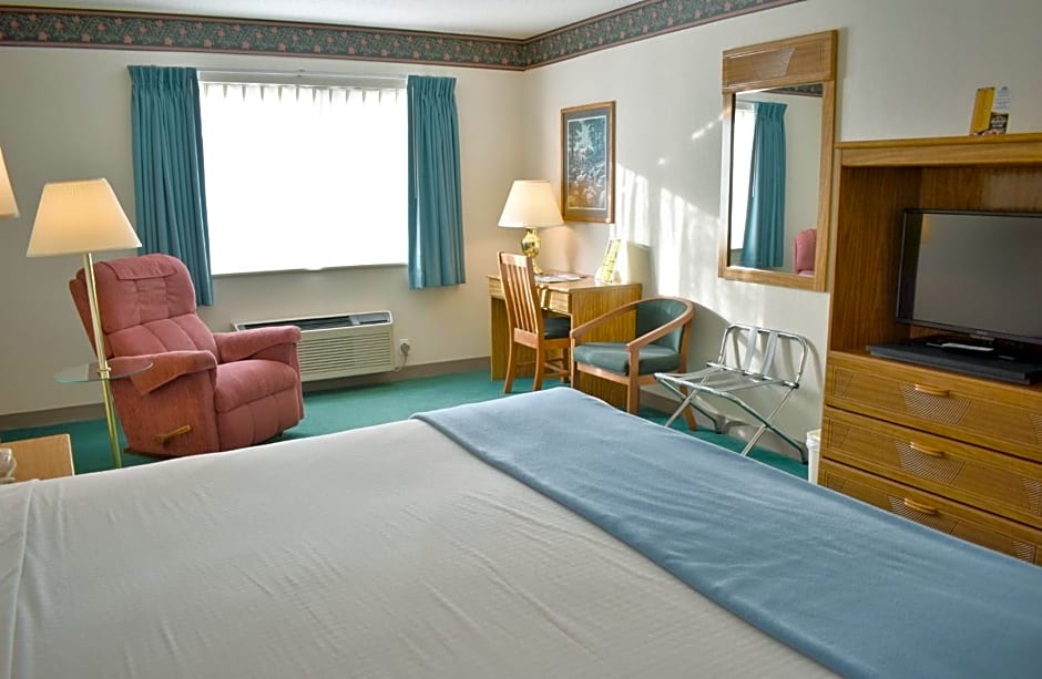 Americas Best Value Inn & Suites - Tahquamenon Country