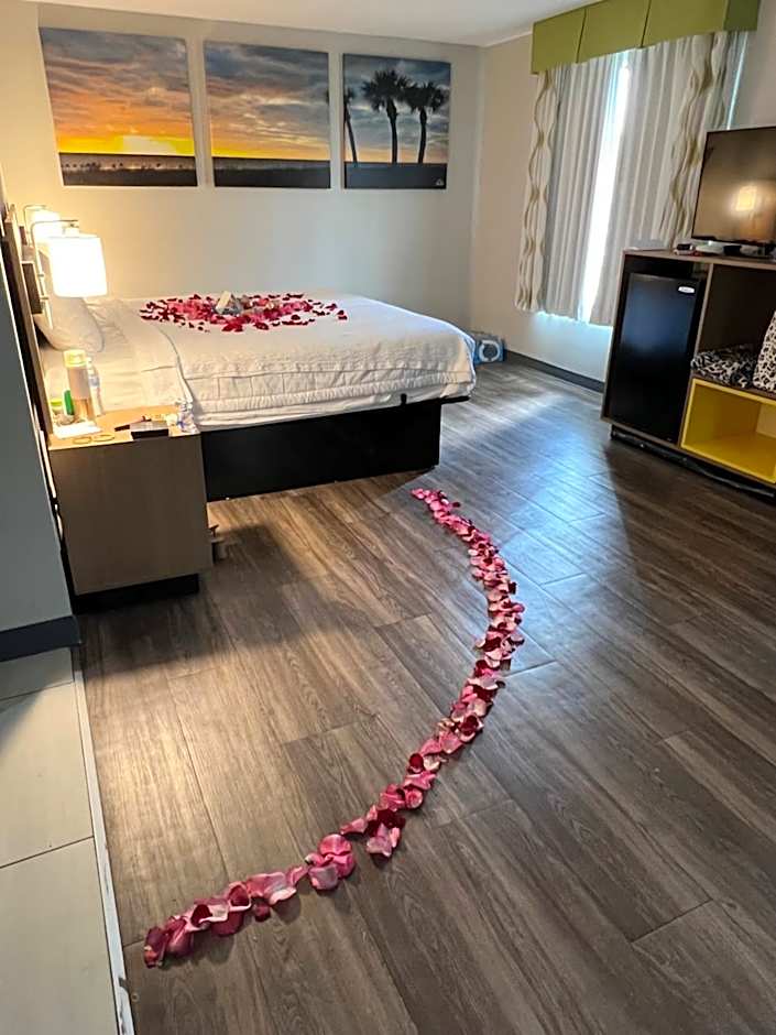 Days Inn by Wyndham Louisburg