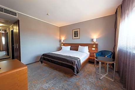 Deluxe Executive Suite