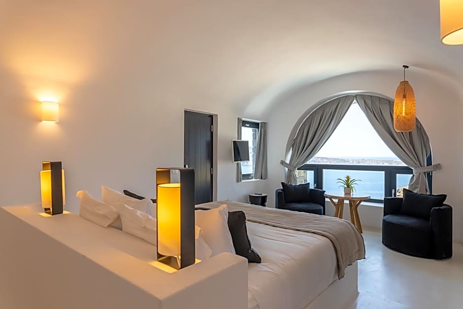 Photo 1 of 5 of Deluxe, Partial Sea View