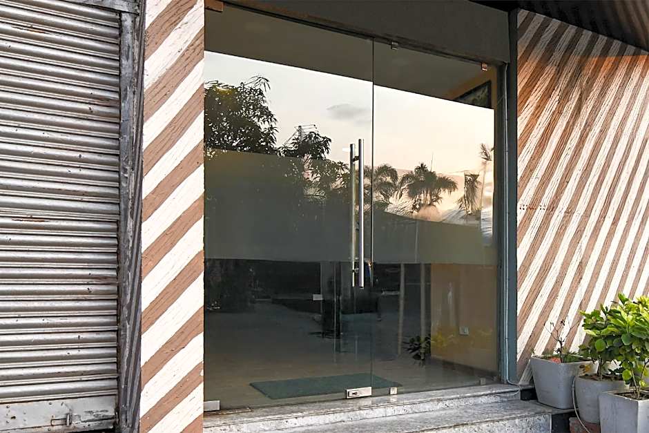 Super Townhouse VIP Road Formerly The Sky