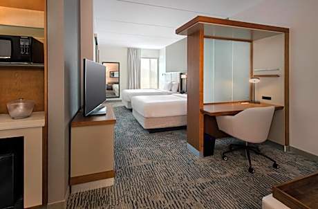 Deluxe Queen Room with Two Queen Beds
