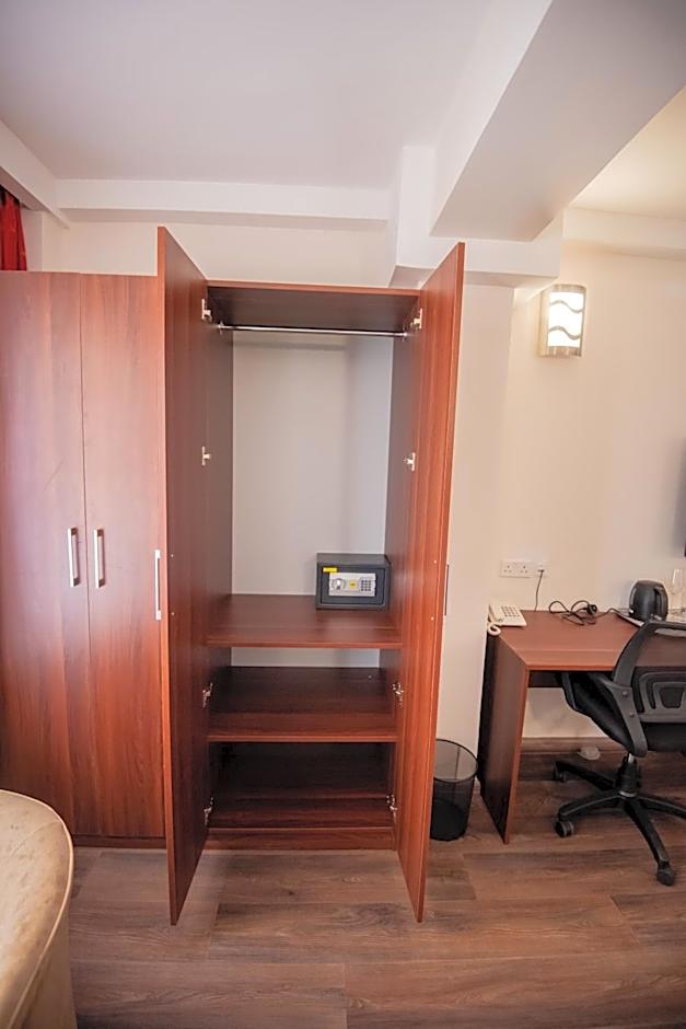 The Crossroads Hotel, Westlands