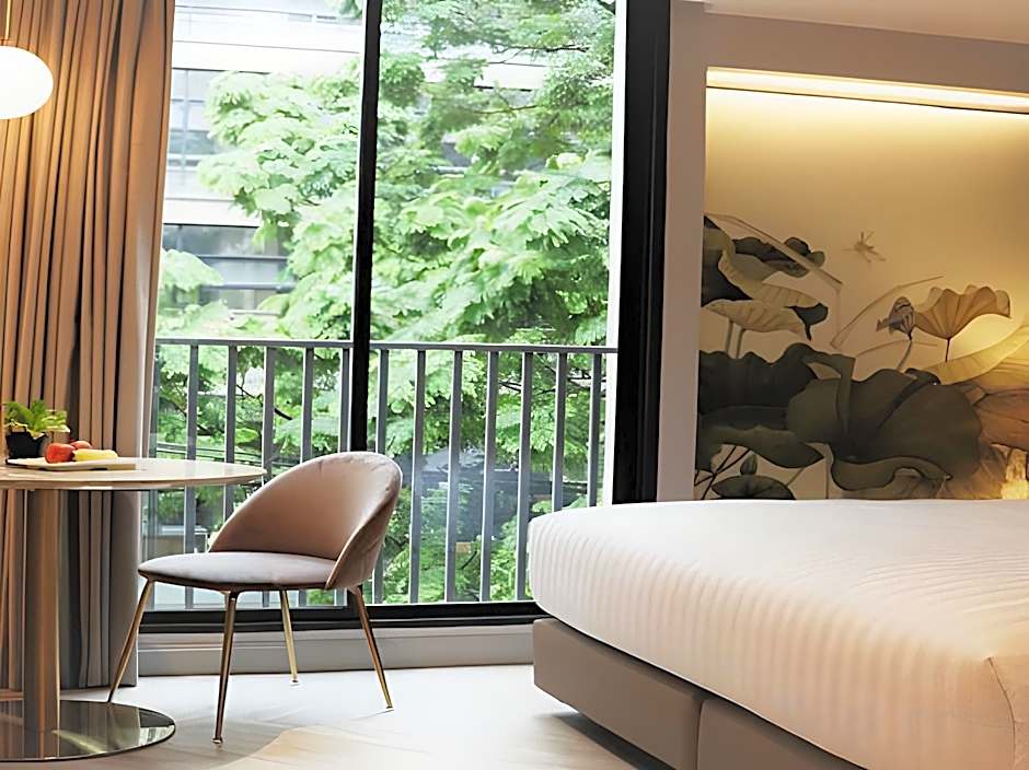 The Quarter Ploenchit by UHG