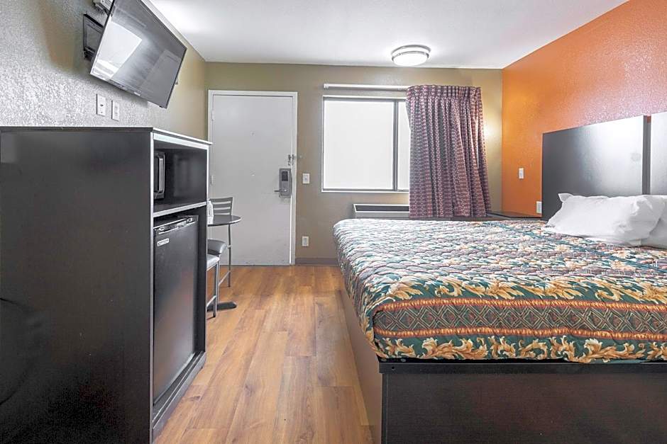 OYO Hotel Lake Charles Hwy 10