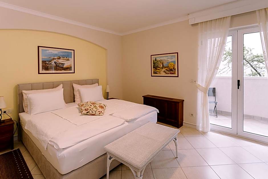 Photo 1 of 5 of 1 Double Bed or 2 Beds, Park View, Balcony
