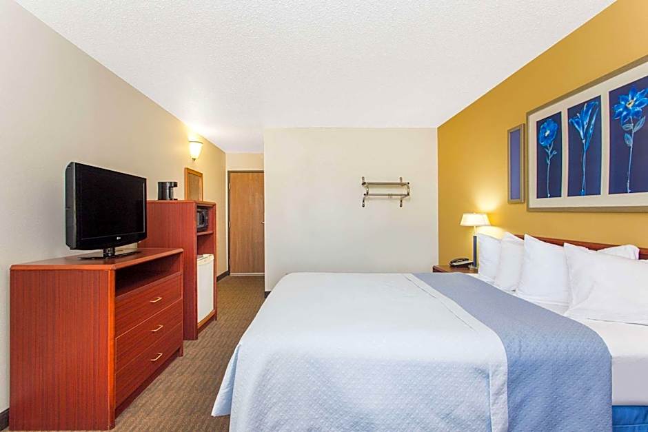 Days Inn by Wyndham Austin