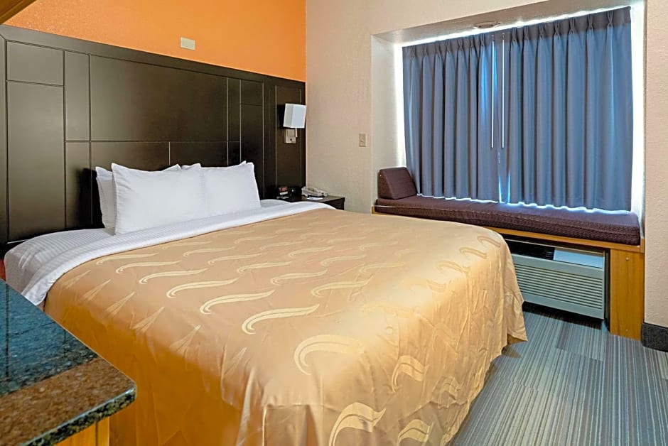 Quality Inn & Suites Robbinsville