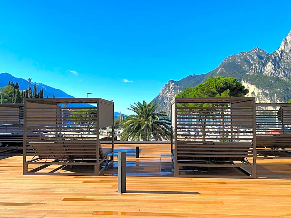 Lake Front Hotel Mirage