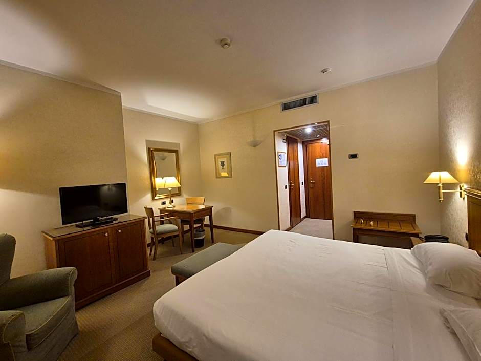 Hotel Excelsior Magenta