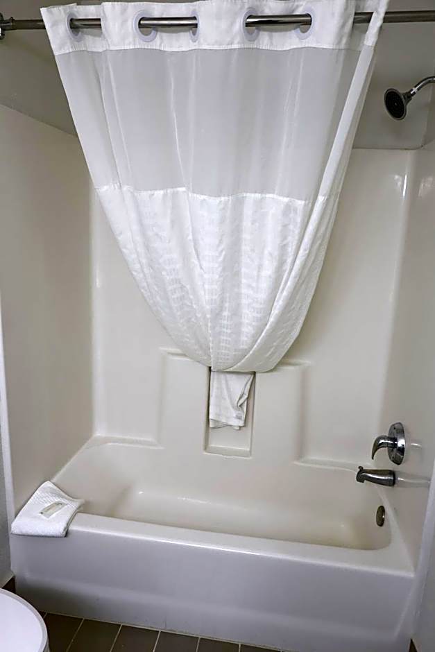 MainStay Suites Madison Airport